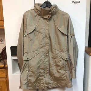Cole Haan large Topaz beige packable rain jacket with hood slight shimmer
